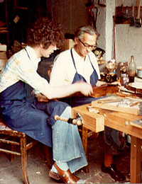 Dieter Ennemoser (apprentice) and Carl Sandner (master) in Mittenwald in 1977